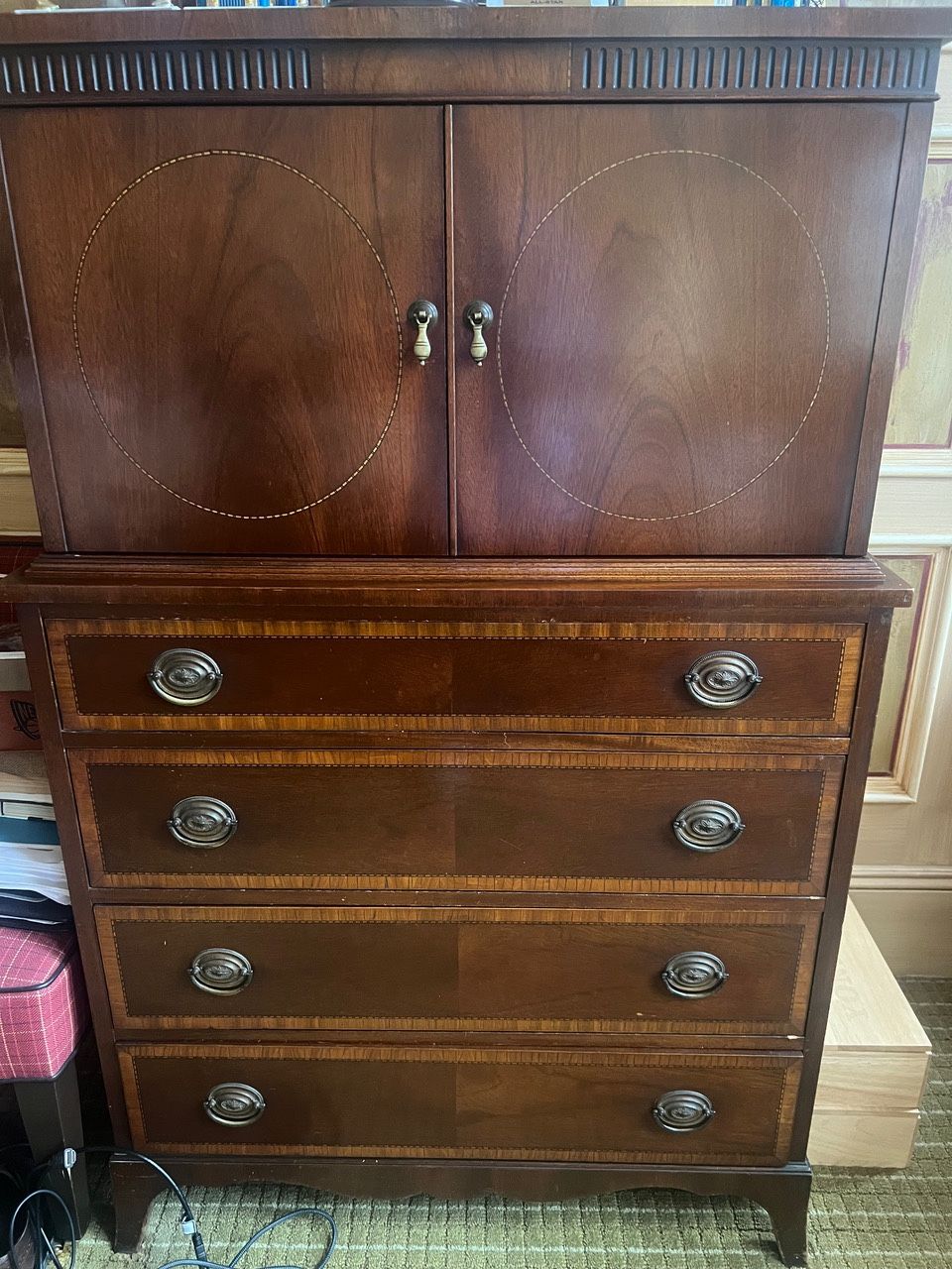 Antique Mahagony tall highboy dresser with 4 drawers and 2 internal drawers 