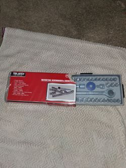 Ratcheting screwdriver set