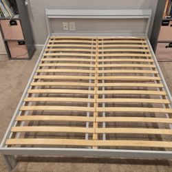 Full Size Wood Bed