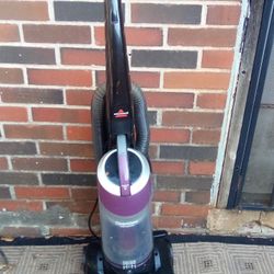 Bissell Bagless Vacuum Cleaner 