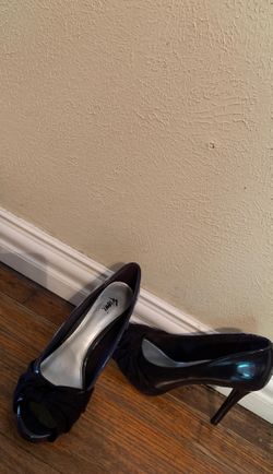 Size 6 black heels