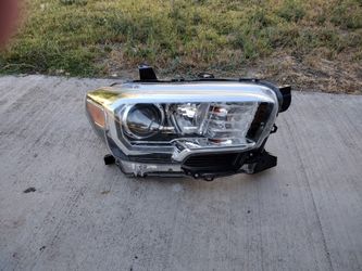 2016.2020 Toyota Tacoma R Headlight