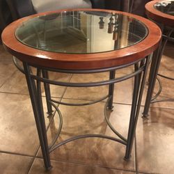 Metalíc With Glass end table