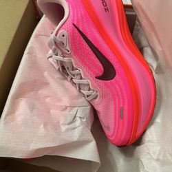 Nike Vomero Plus $180 Women's Road Running Shoes Hyper Pink/Bright Crimson/ Pink Foam/Burgundy Crush