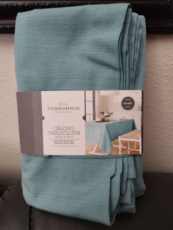 BRAND NEW OBLONG TABLECLOTH SEATS 6-8