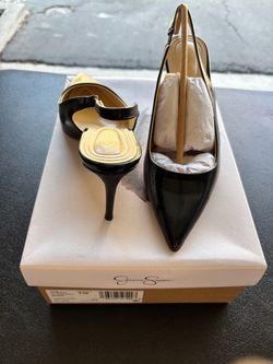 Woman’s heel-size 6.5