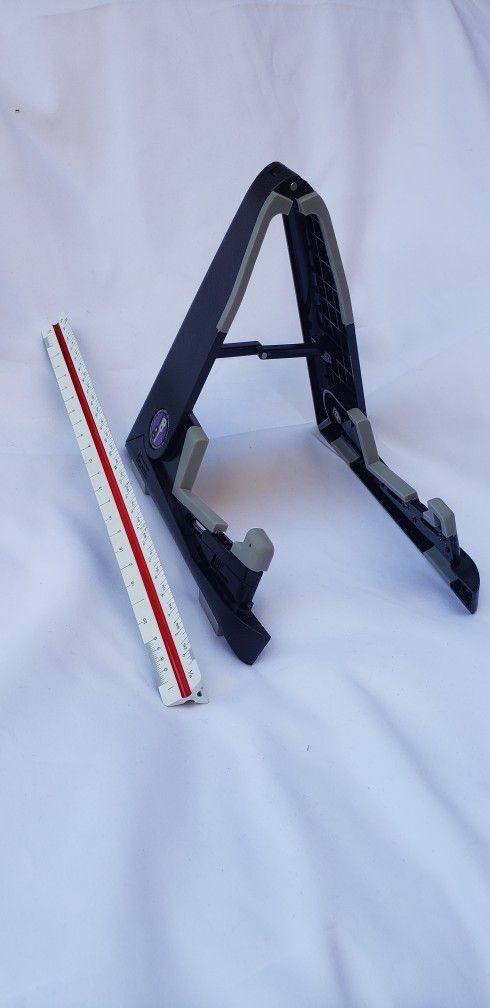 GUITAR STAND $10