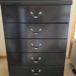 Huey Black Bedroom Sets Queen or King Beds Dressers Nightstands Mirrors and Chests With İnterest Free Payment Options 