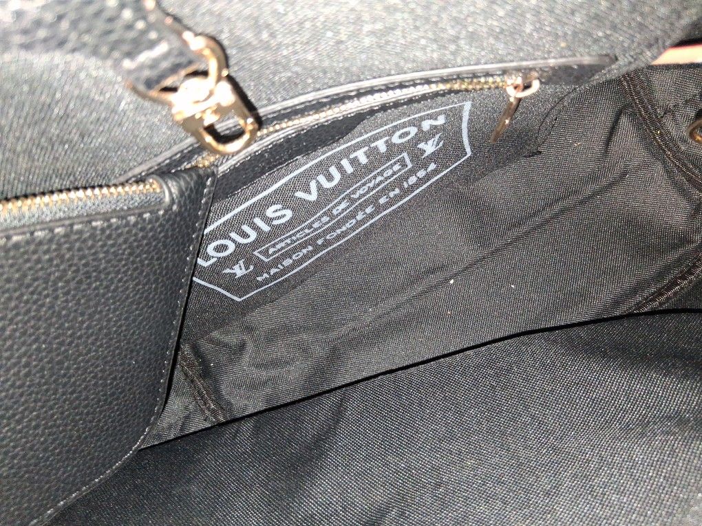LV Louie Vuitton  BLK