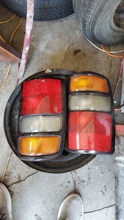 Taillights 2004 gmc denali