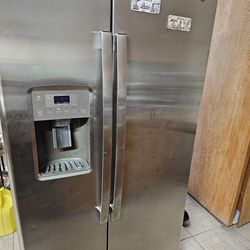GE Fridge Refrigerator Semi Working