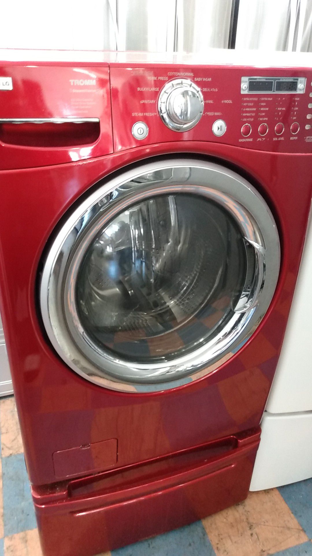 LG WASHER AND GAS DRYER FRONT LOAD WITH PEDESTRIAN