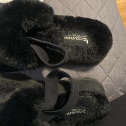 KOOLABURRA By Ugg Size 8, Black Fur And Strap