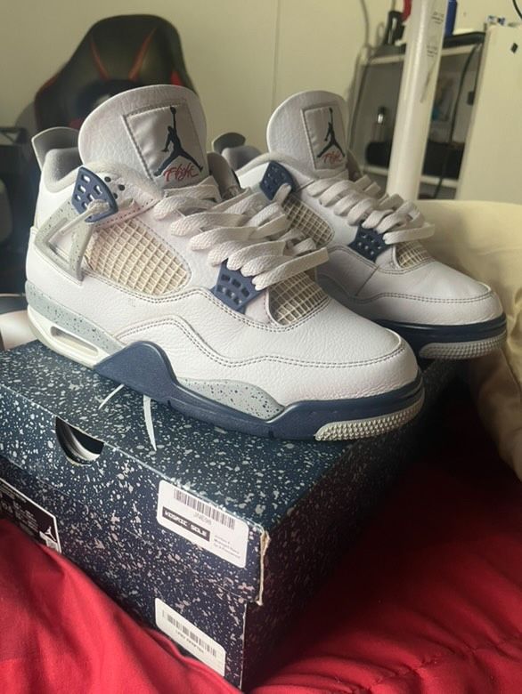 Air Jordan 4 Retro White Midnight Navy