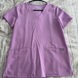 FIGS woman Scrubs 