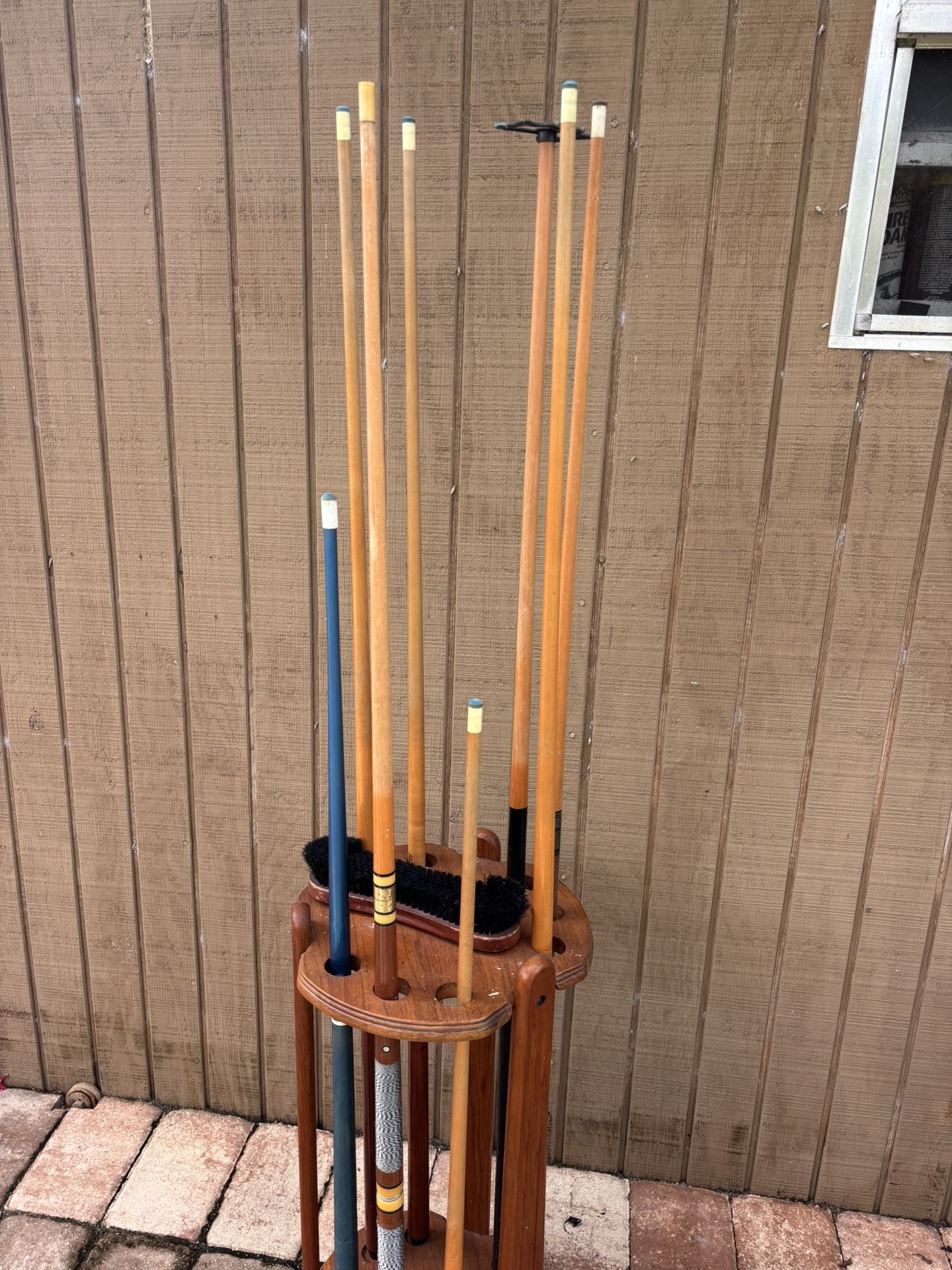 Pool cue rack With Cues