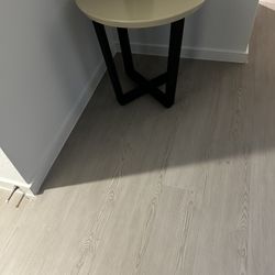 2 End Tables 40. 00 