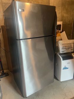 Frigidaire 18.2 cu. ft. Top-Freezer Refrigerator, stainless