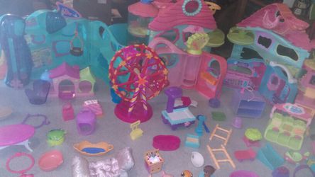 lot of littlest pet houses, buildings, pets accessories and MORE Sale in Willis, TX - OfferUp