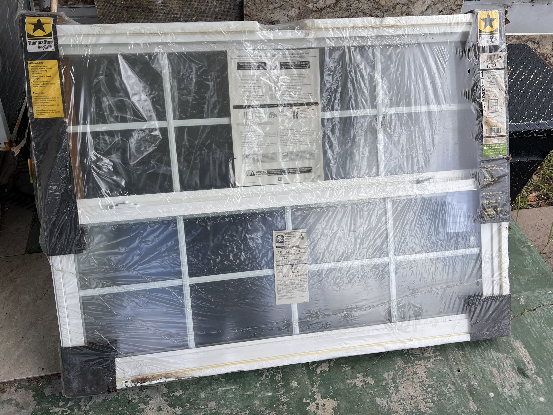 Vinyl Single hung window 52.37x37.62