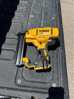 DEWALT 20V MAX* Cordless Brad Nailer XR $300 OBO