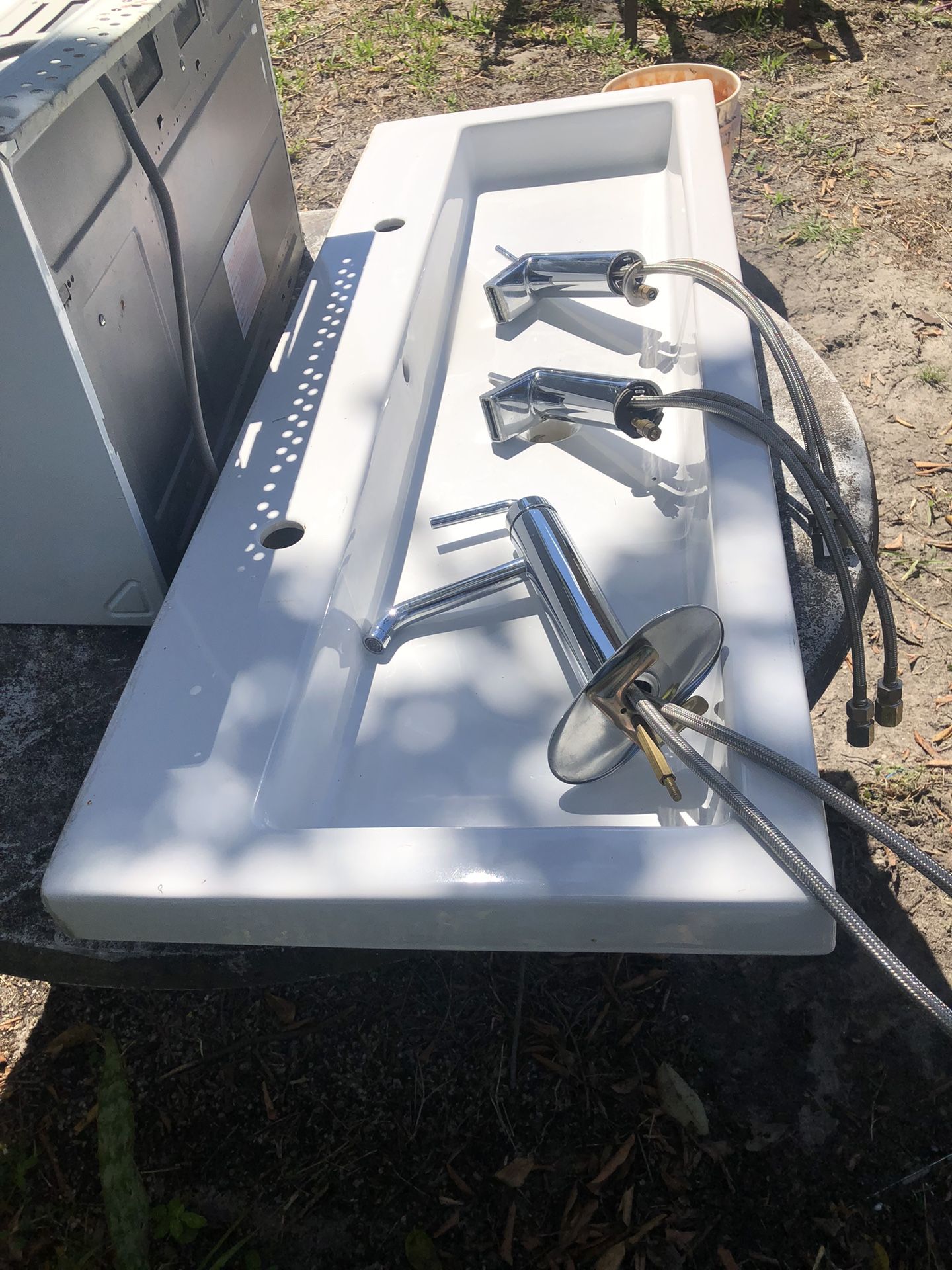 White Large Twin Indoor / Outdoor Sinks With Brass Hardware Sets