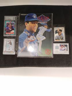 Roberto Alomar Baseball Cards and Magazine Lot