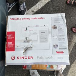 Singer Sewing Machine 