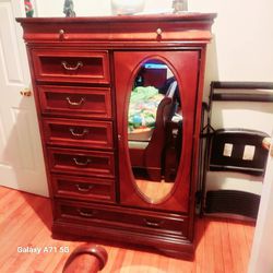Chester of Drawers / Armoire w/ Mirror