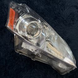 Toyota Prius V Headlight 