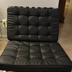 4 Chiars Barcellona Black And Ottoman Included