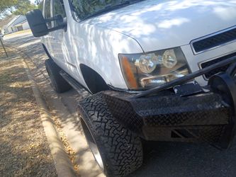 07 lifted suburban