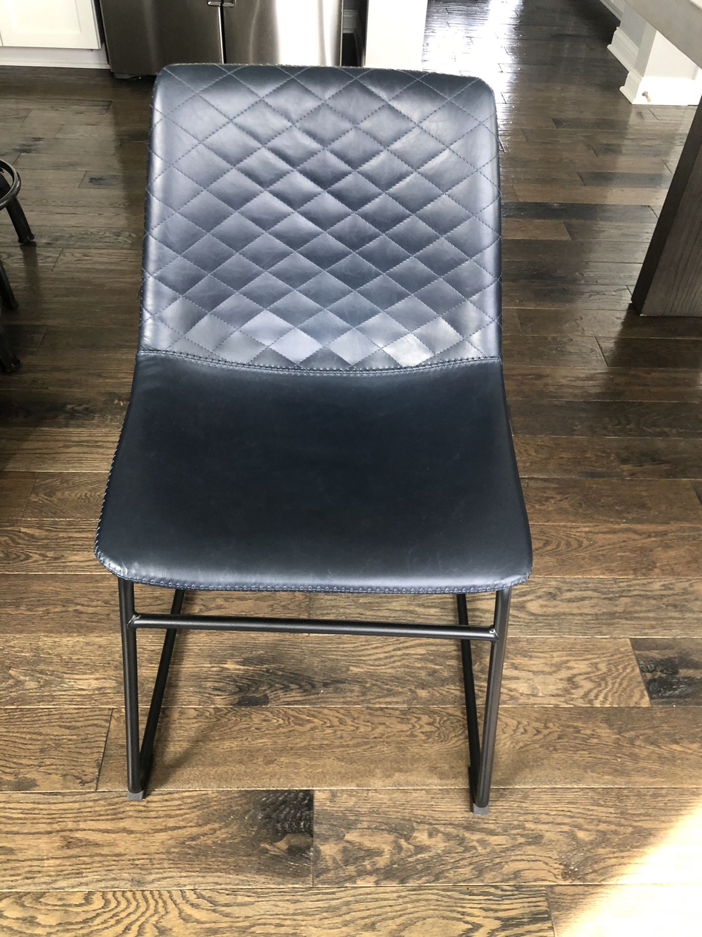 Set of 2 navy blue chairs
