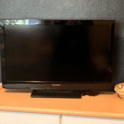 32 In Flat Screen  Panasonic TV