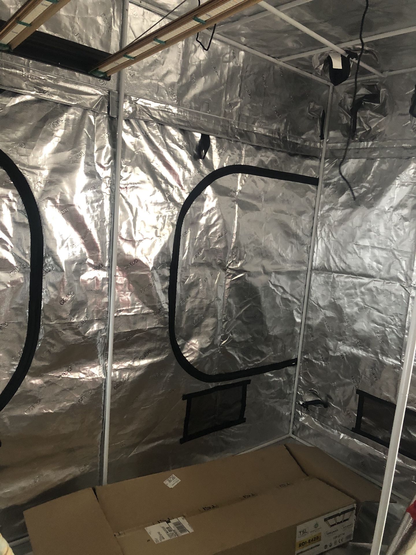 4x8 Gorilla Grow Tent Entire Set Up W/ Lights