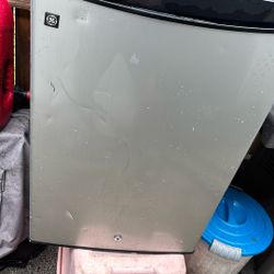 Mini fridge and freezer