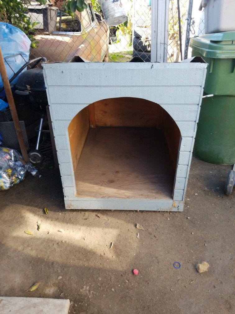 Free Dog House