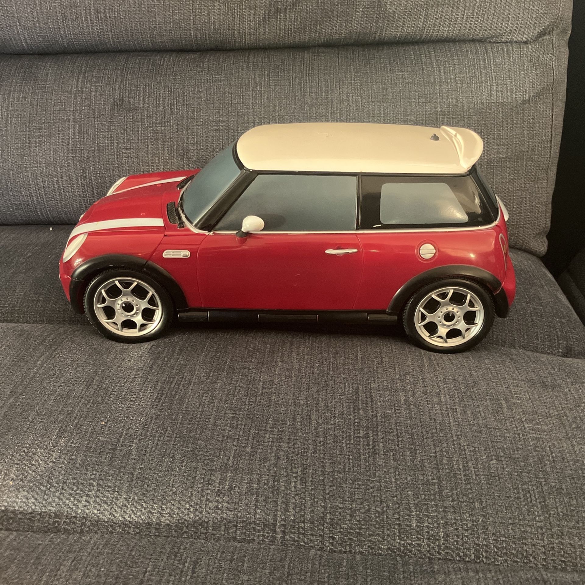 Playmates Toys 2004 Mini Cooper S , 1/6 Scale Car Toy