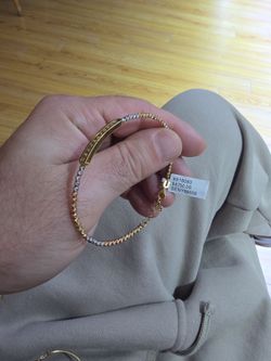 Diamond cut 18k gold tri-color bangel.. wholesale deal