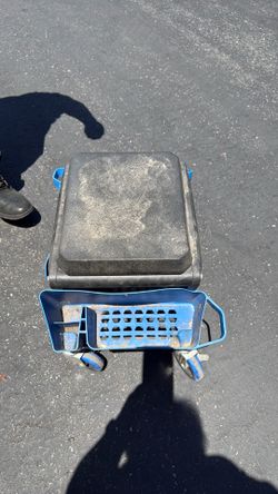 Mechanic seat with wheels and compartments