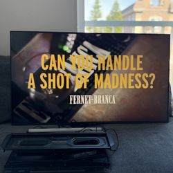 Samsung 43” 4K Smart TV + Wall Mount