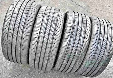 235/55/19 Michelin 📍📍 Vendo un set de llantas con 80% de vida las 4 📍🌟 $160