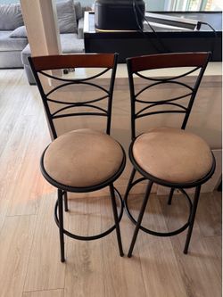 Set of barstools