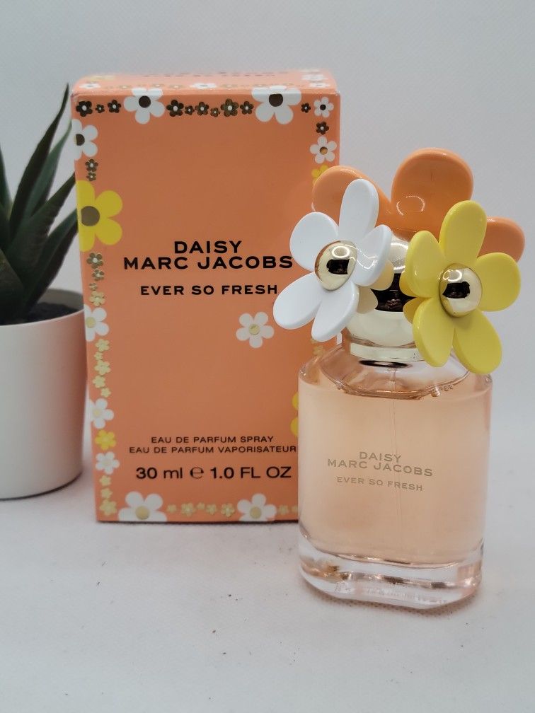 Marc Jacobs
Daisy Ever So Fresh Eau de Parfum
1 fl