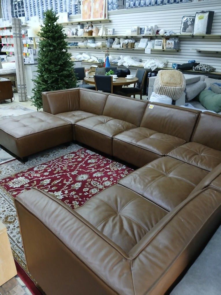 Abbeyson Wallingford 7-piece Leather NModular Sectional with Ottoman ...