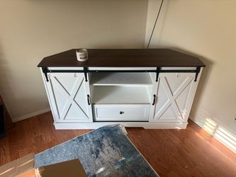 Farmhouse stand