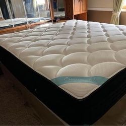 The DreamCloud Premier, King, Like New, Perfect Condition