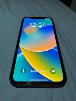 iPhone XR - 64GB - UNLOCKED!