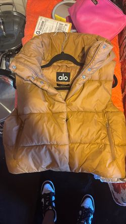 Alo Yoga Gold Rush puffer vest