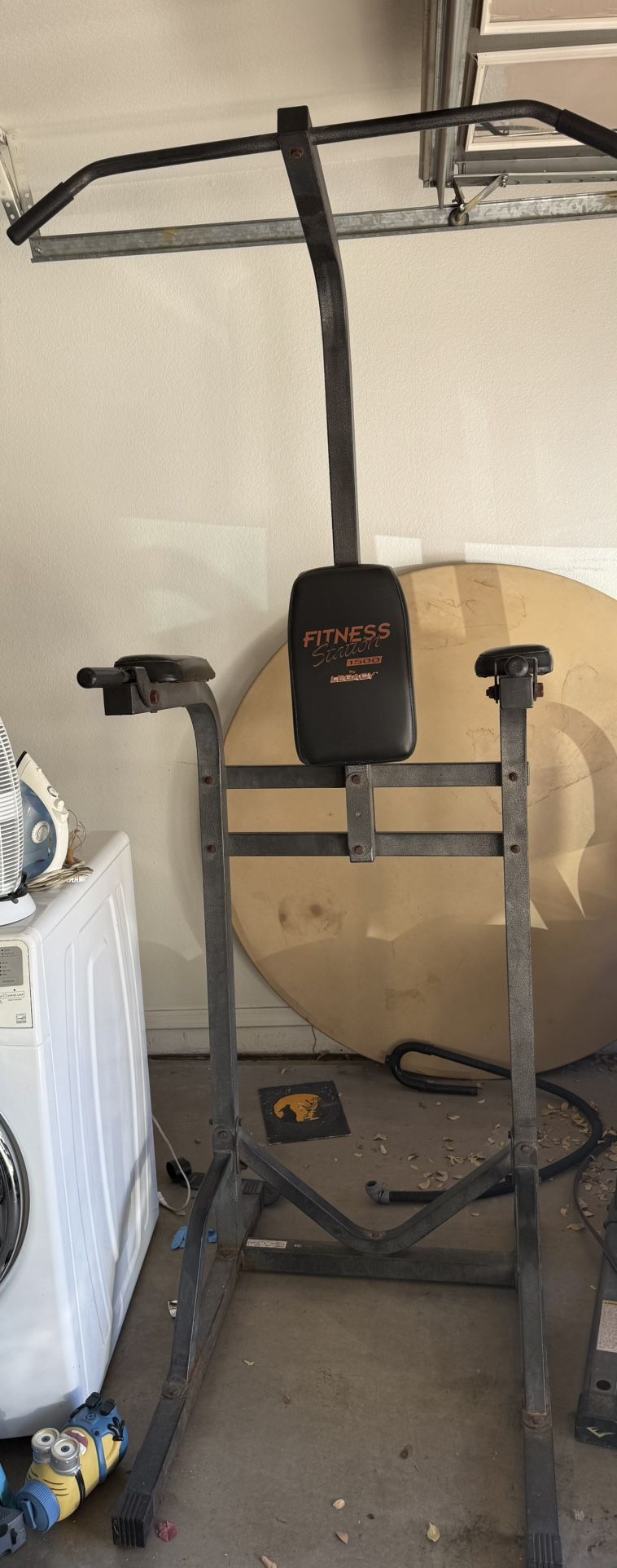 Pull up and dip gym equipment